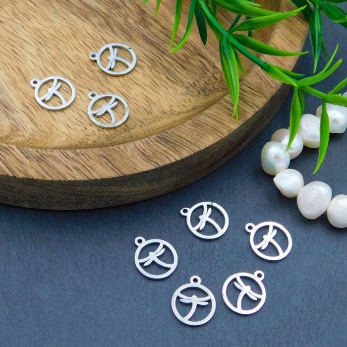 Zawieszka ważka w kole stal nierdzewna 12x10mm ciemna srebrna (1szt.)