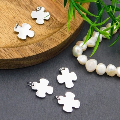 Zawieszka krzyżyk stal nierdzewna 15x13.5mm ciemna srebrna (1szt.)