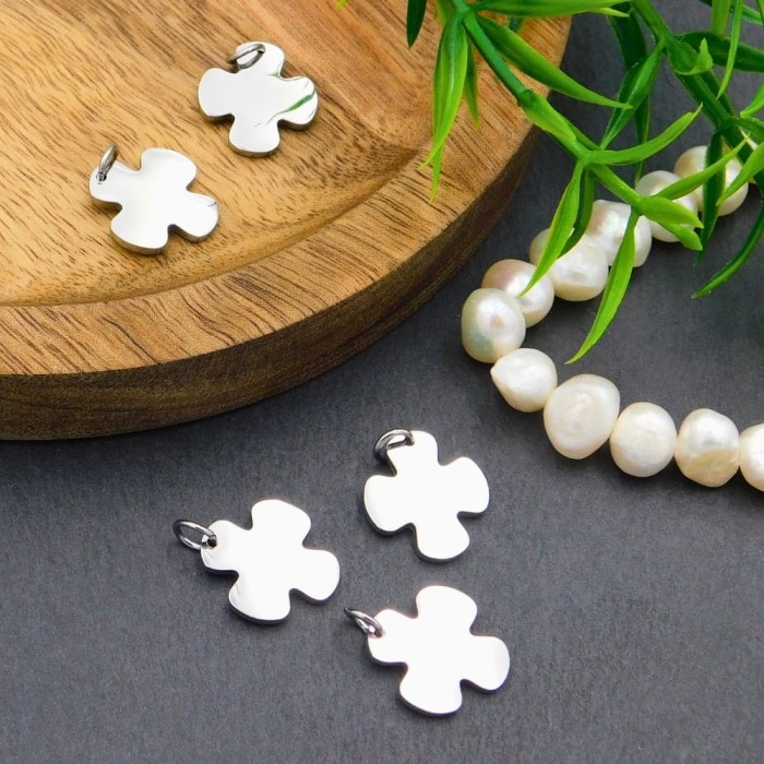 Zawieszka krzyżyk stal nierdzewna 15x13.5mm ciemna srebrna (1szt.)