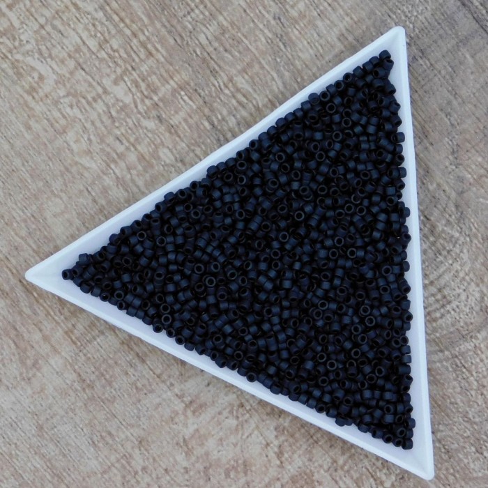 miyuki-delica-11-0-db0310-black-matted-koraliki-handmade-czarne-matowe