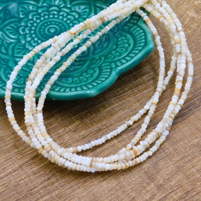 Masa perłowa oponki 2.5x1.5mm biało-beżowe (sznur 220szt.)