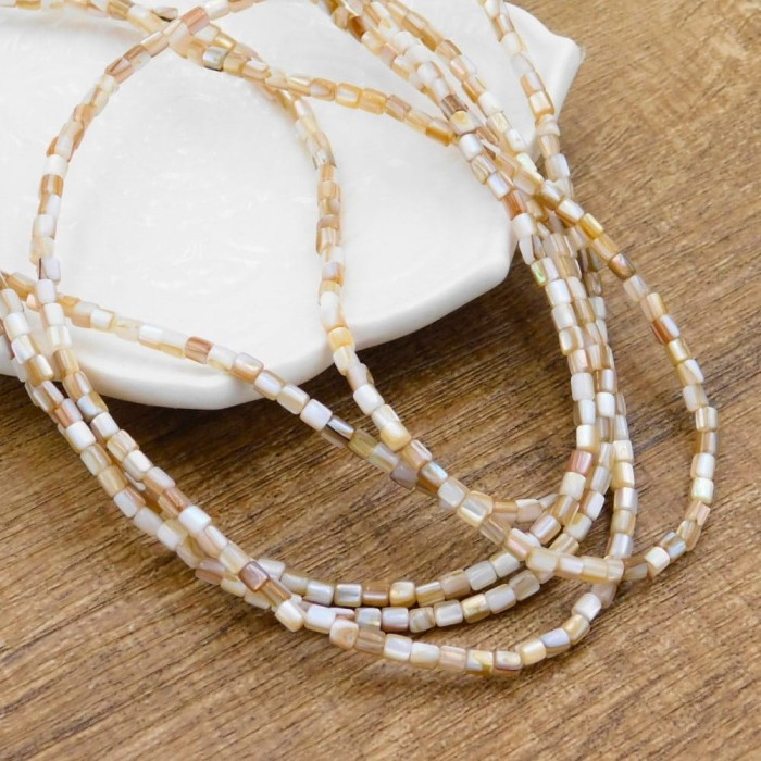 Masa perłowa słupki 3x2.8mm ciemno beżowo-białe (sznur 115szt.)