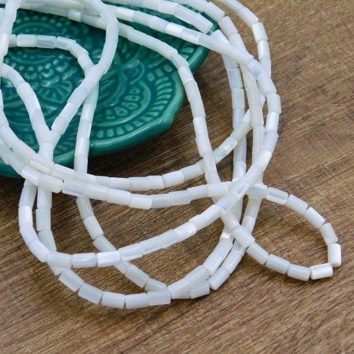 Masa perłowa słupki 5x3.5mm białe (sznur 75szt.)