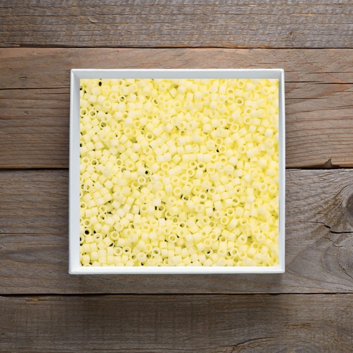 koraliki-miyuki-delica-11-0-db1511-opaque-pale-yellow-matted