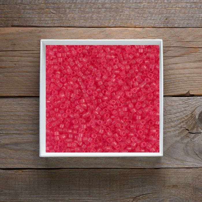 miyuki-delica-11-0-db1308-transparent-bubble-gum-pink-beading