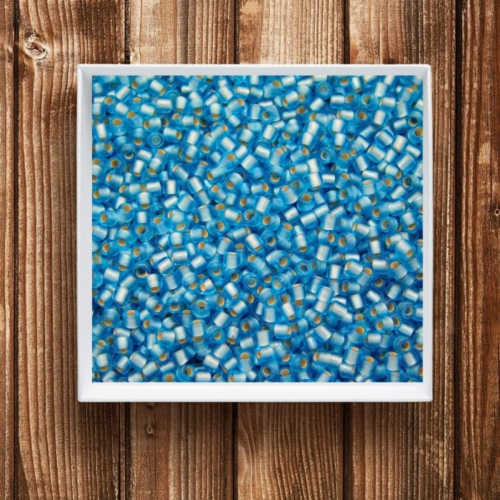 TOHO Round 11/0 Silver-Lined Frosted Aquamarine (10g)