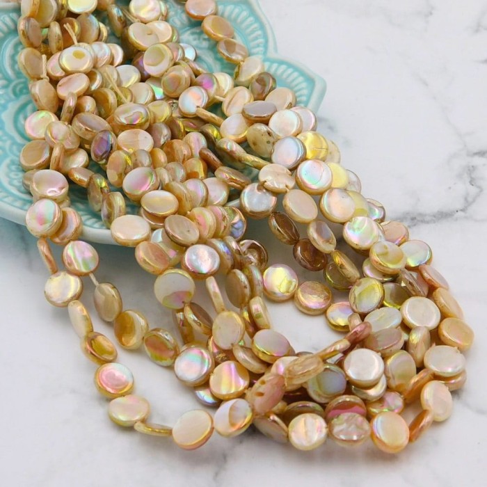 Masa perłowa pastylki 8-9x3mm beżowe AB (sznur 45szt.)
