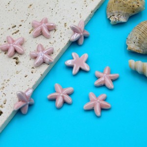 Koralik ceramiczny rozgwiazda 18x17x5.5mm jasny wrzos (1szt.)