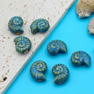 Koralik ceramiczny muszla 22x16x10mm niebiesko-zielony (1szt.) 