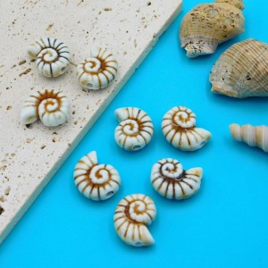 Koralik ceramiczny muszla 22x16x10mm biało-beżowy (1szt.)