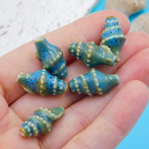 Koralik ceramiczny muszla 20x10.5x10mm niebiesko-zielony (1szt.)
