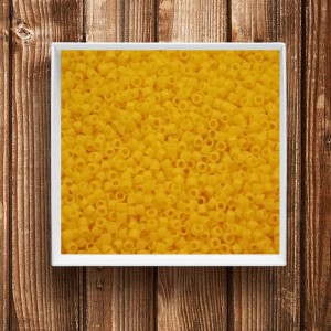 Koraliki TOHO Treasure 11/0 Opaque Sunshine (5g)
