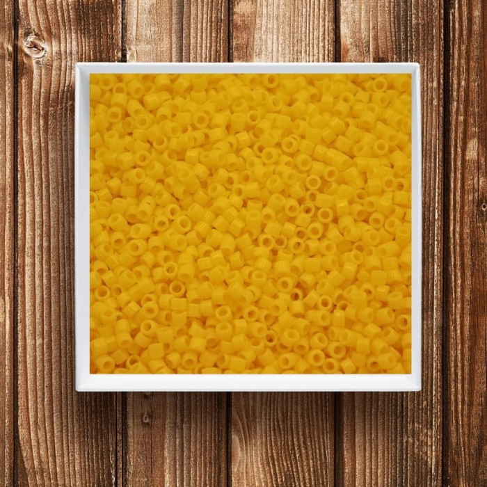 TOHO Treasure 11/0 Opaque Sunshine (5g)