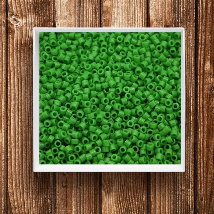 TOHO Treasure 11/0 Opaque Mint Green (5g)