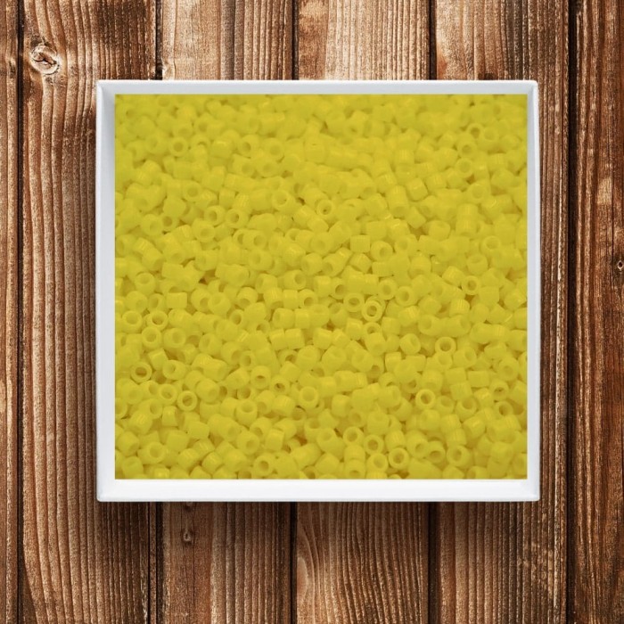 TOHO Treasure 11/0 Opaque Dandelion (5g)