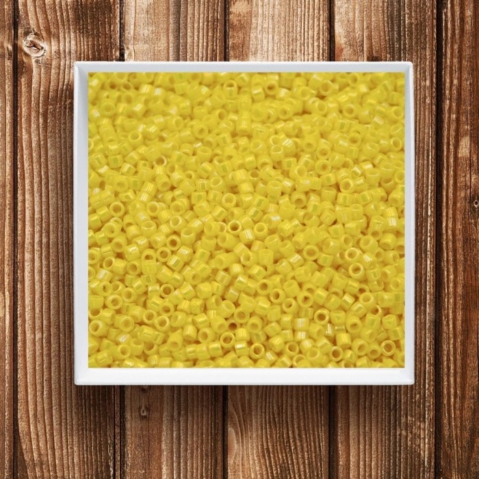 Koraliki TOHO Treasure 11/0 Opaque-Rainbow Dandelion (5g)