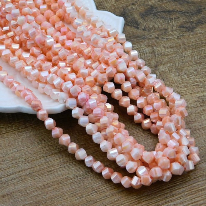 Koraliki twist fasetowane ze szkła 6x5.5mmłososiowe-ecru z połyskiem (20szt.)