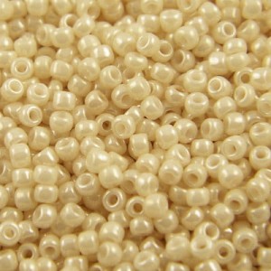 TOHO Round 8/0 Opaque-Lustered Lt Beige (10g)
