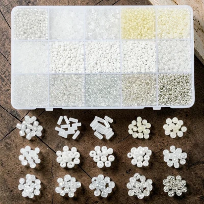 bialy-zestaw-koralikow-szklanych-do-robienia-bizuterii