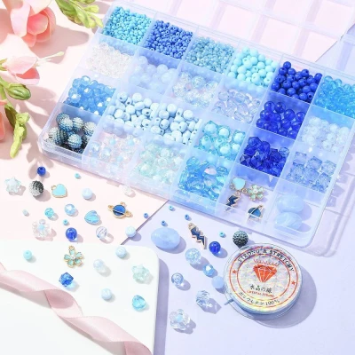 gumka-silikonowa-i-niebieskie-koraliki-akrylowe-kwiatki