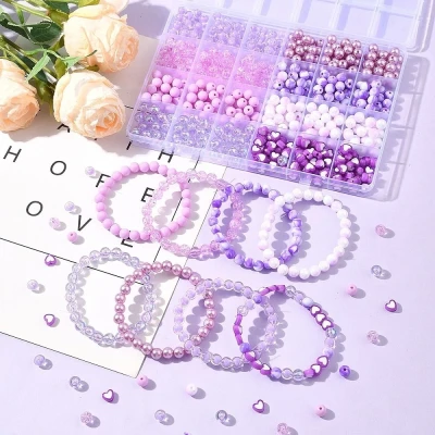 koraliki-serduszka-i-okragle-w-plastikowym-organizerze