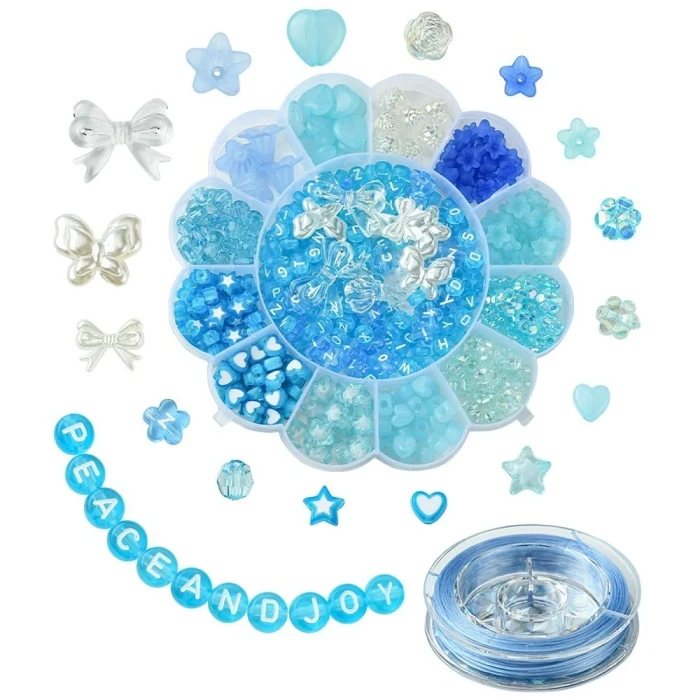 blekitny-zestaw-koralikow-do-robienia-bransoletek-literki