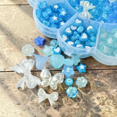 napisy-z-koralikow-literki-peace-and-joy-niebieski