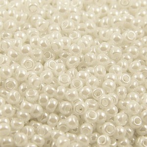 TOHO Round 8/0 Opaque-Lustered White (10g)
