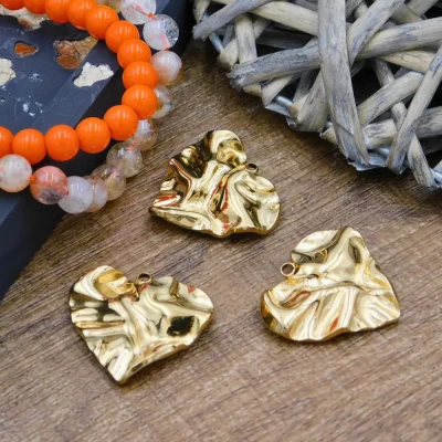 stalowe-zawieszki-zlote-serce-handmade