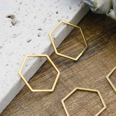 hexagon-jako-zapiecie-toggle-frontowe-bizuteria