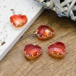 Zawieszka serce szklane fasetowane w złotym okuciu 20x16.5mm topazowo-czerwone (1szt.)