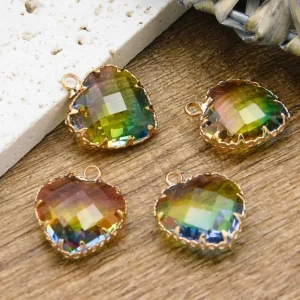 Zawieszka serce szklane fasetowane w złotym okuciu 20x16.5mm kolorowe (1szt.)