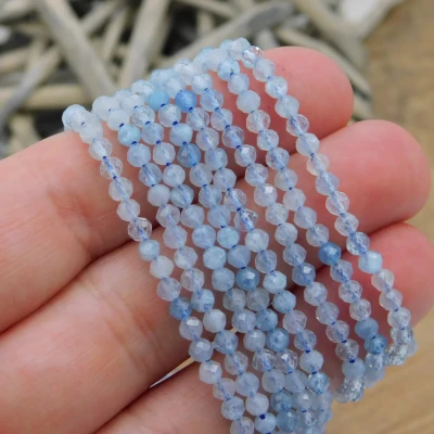drobne-koraliki-z-akwamarynu-do-bizuterii-handmade