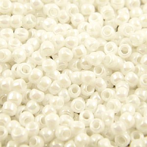 Koraliki TOHO Round 8/0 Opaque-Rainbow White (10g)