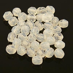 Koraliki Fire Polish ze szkła 4mm Milky White (40szt.)