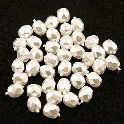 Koraliki Fire Polish ze szkła 4mm Coated White Pearl (40szt.)