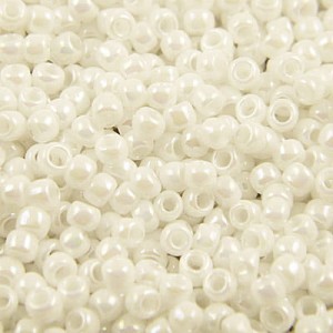 TOHO Round 8/0 Opaque-Rainbow White (10gram)