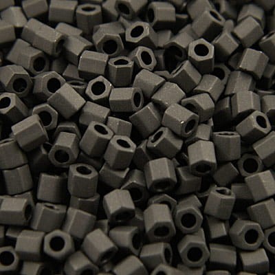 toho-hex-8-0-opaque-frosted-jet-drobne-koraliki-czarne-handmade