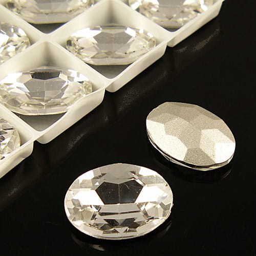 Kaboszon owal fasetowany ze szkła 25mmx18mm przezroczysty (1szt)