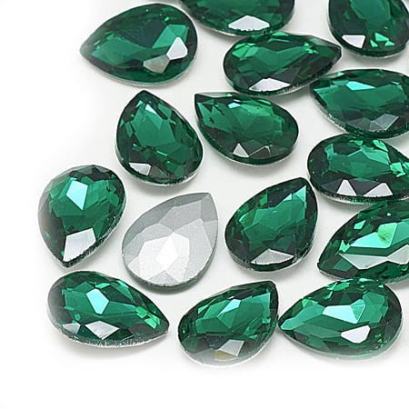 Kaboszon łza fasetowana ze szkła 18x13x5mm zielony (1szt.)