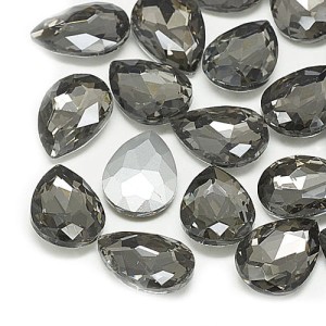 Kaboszon łza fasetowana ze szkła 18x13x5mm szary (1szt.)