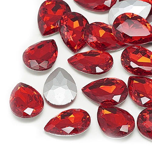 Kaboszon łza fasetowana ze szkła 18x13x5mm czerwony (1szt.)