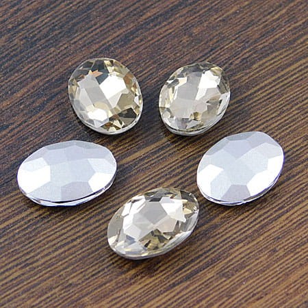 Kaboszon owal fasetowany ze szkła 18x13mm jasny złoty (1szt.)
