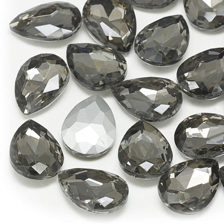 Kaboszon łza fasetowana ze szkła 25mmx18mm szara (1szt)