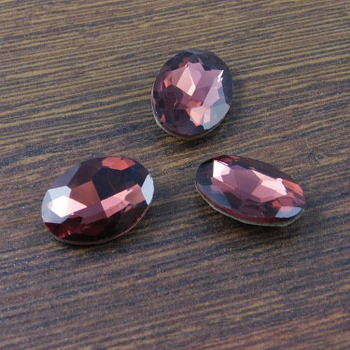 Kaboszon owal fasetowany ze szkła 18x13x5mm burgundowy (1szt.)