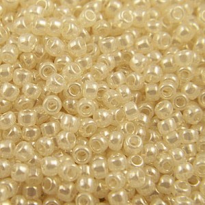 TOHO Round 15/0 Ceylon Lt Ivory (5gram)