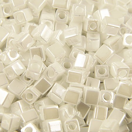 Miyuki Square ze szkła SB0420 4mm Opaque-Lustered White (5g)
