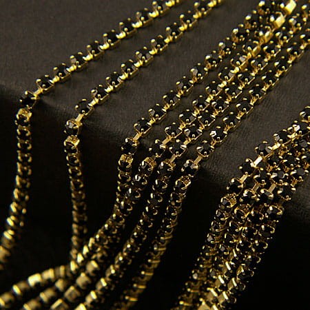 Taśma metalowa złota 2mm z cyrkoniami czarnymi (20cm)