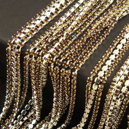 Taśma metalowa srebrna 2mm z cyrkoniami złotymi (20cm)