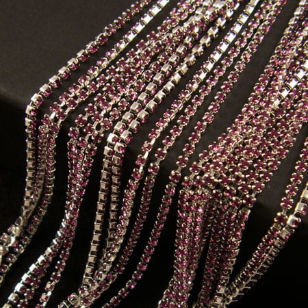 Taśma metalowa srebrna 2mm z cyrkoniami różowymi (20cm)